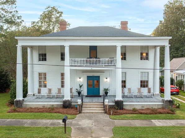 210 S Smith St, Sandersville, GA 31082