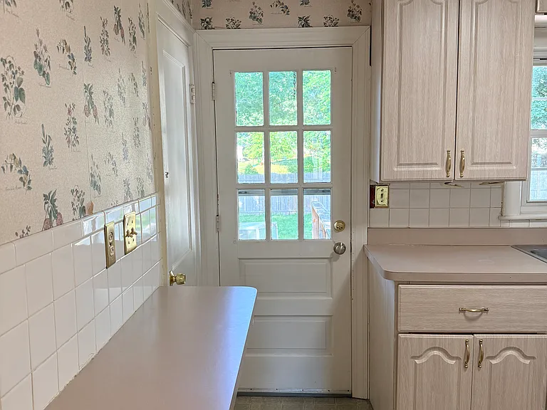 45 McAlee Ave — Photo 5