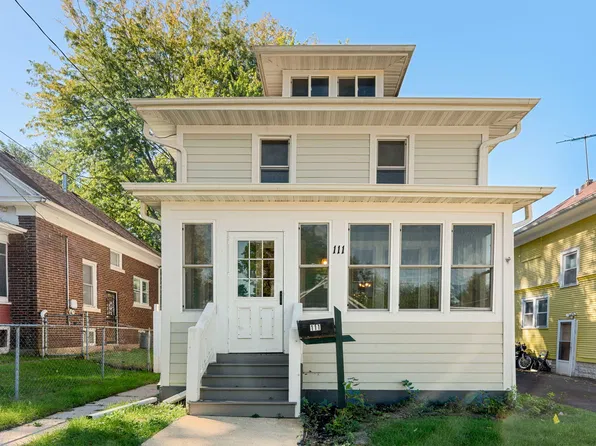 111 Warren Ave, Aurora, IL 60505