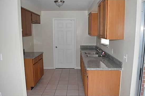 5th image of 712 E Voorhis Ave