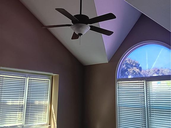 5th image of 211 Crestwood Ct