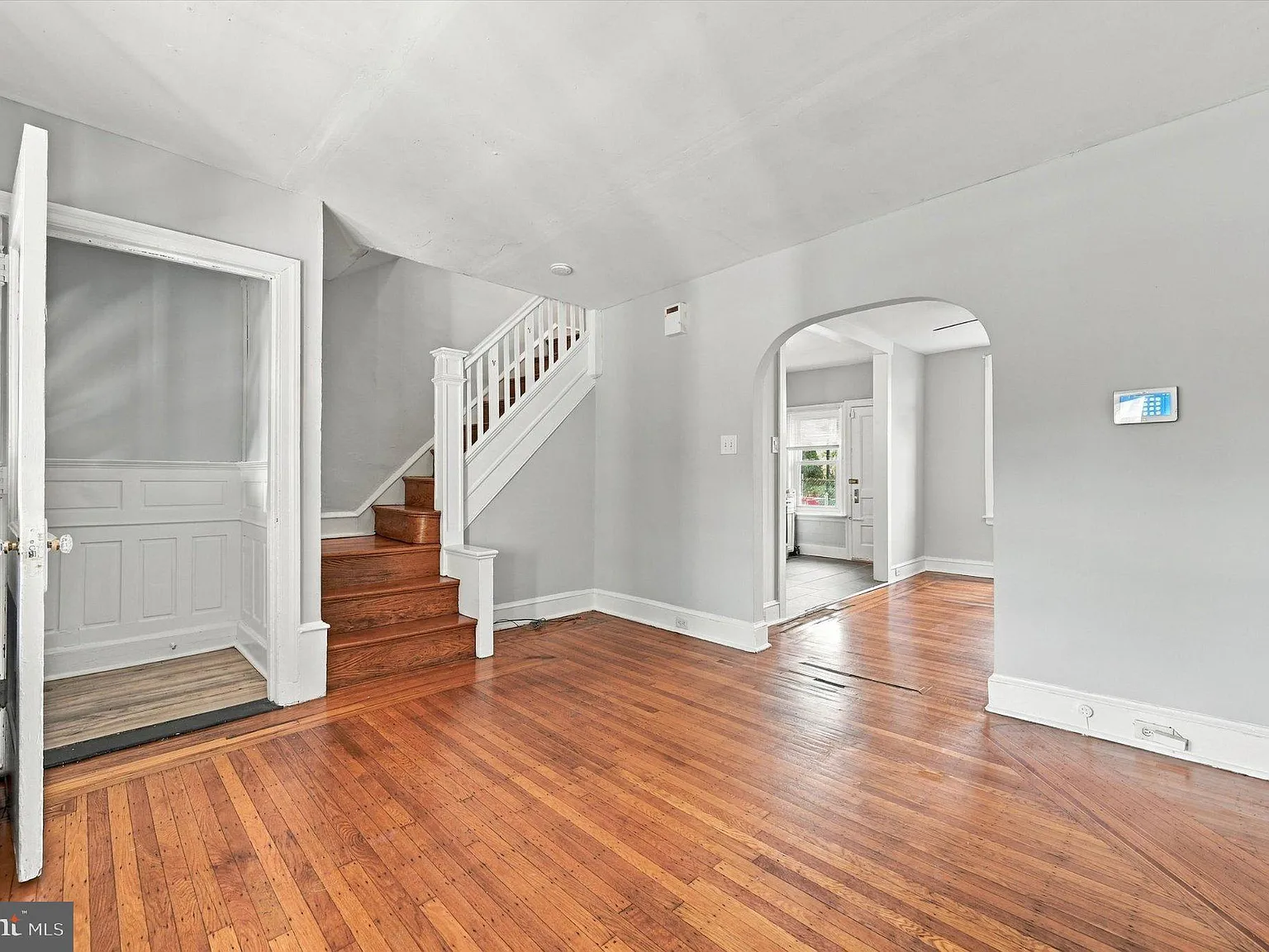 3 bed, 1.0 bath, 954 sqft, $1,750 — Photo 2