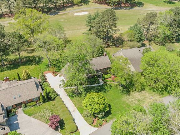 3rd image of 421 E Fox Den Dr