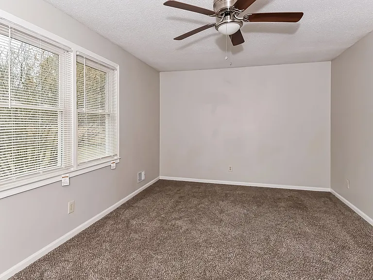 4977_022_main_bedroom_13354078.jpg