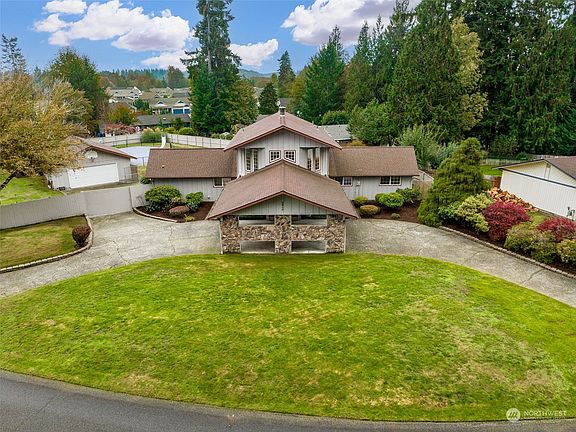 3rd image of 2915 Riverlea Drive SE