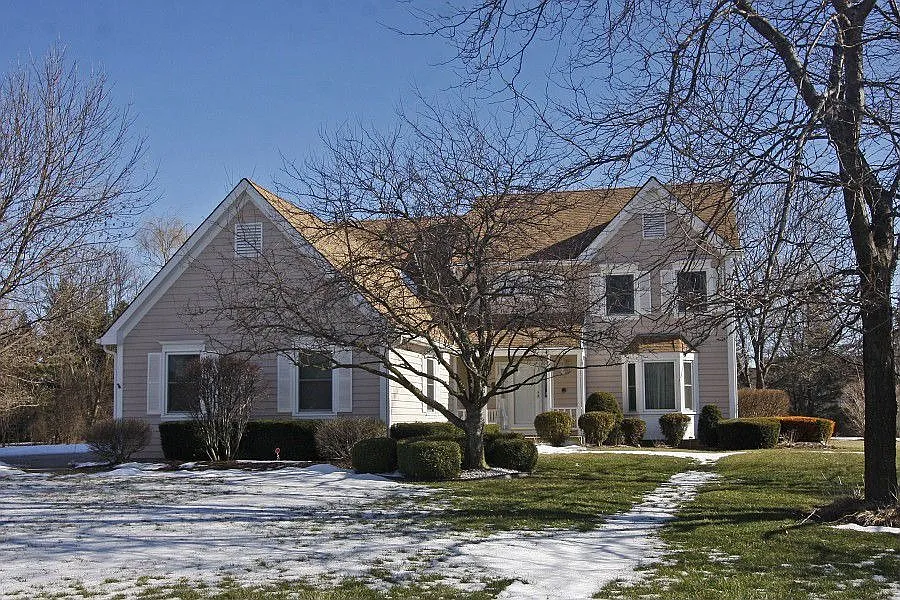22112 Cambridge Dr photo 1