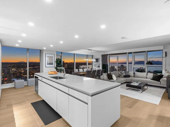889 Pacific St #2903, Vancouver, BC V6Z 2P5