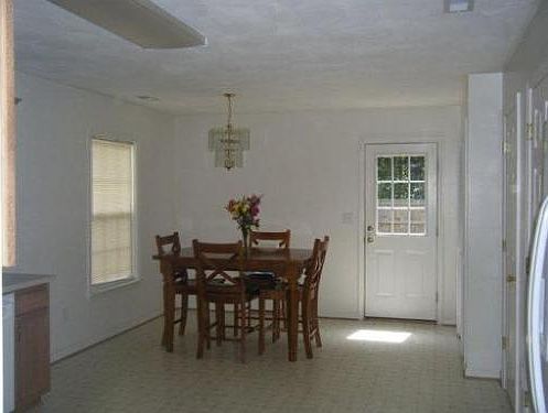 5th image of 901 Lamont St