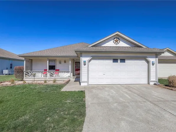 702 Twilight Ct, Raymore, MO 64083