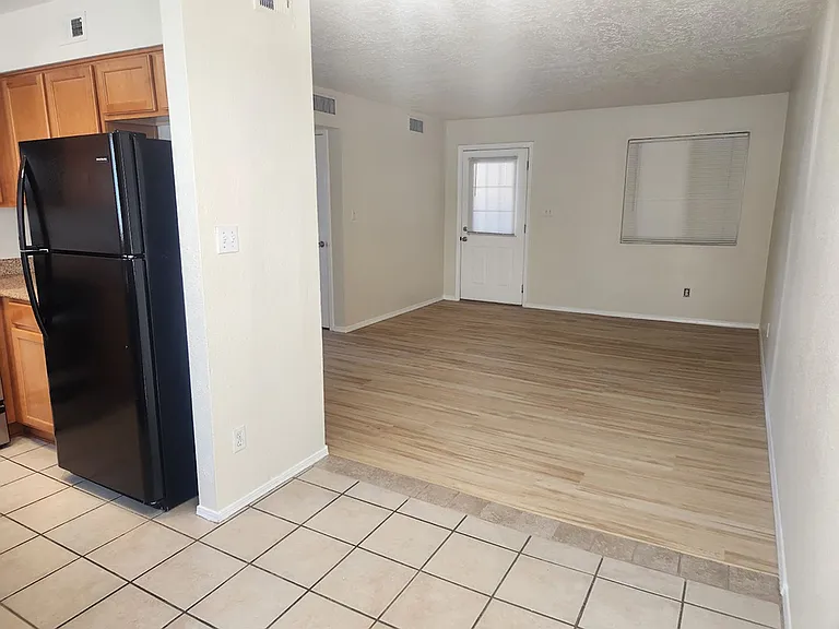 212 San Clemente Ave NW — Photo 27
