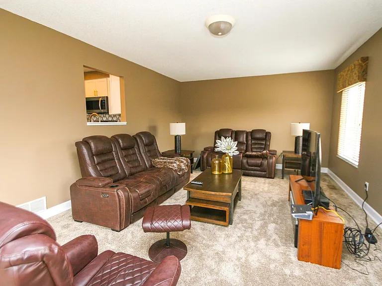 1310 Abbeyhill Dr — Photo 10