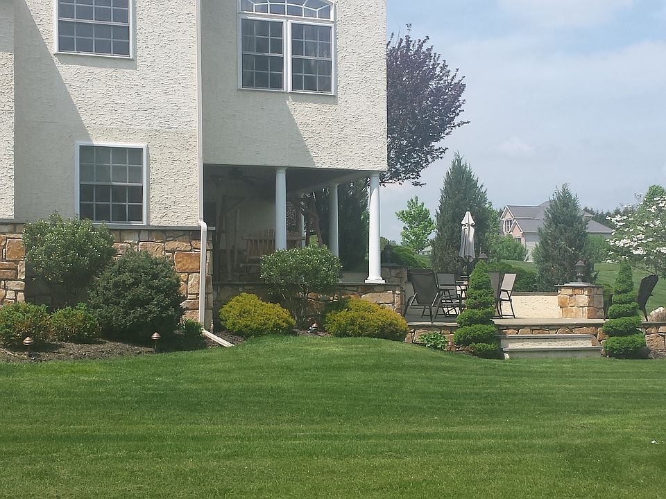 2nd image of 207 Maplewood Dr