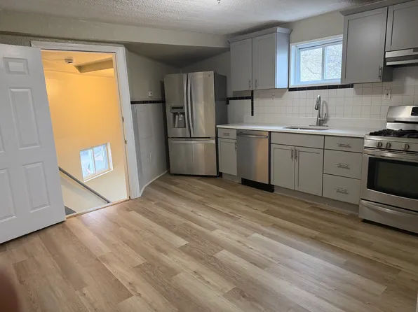 48 Wamesit St #2, Lowell, MA 01852