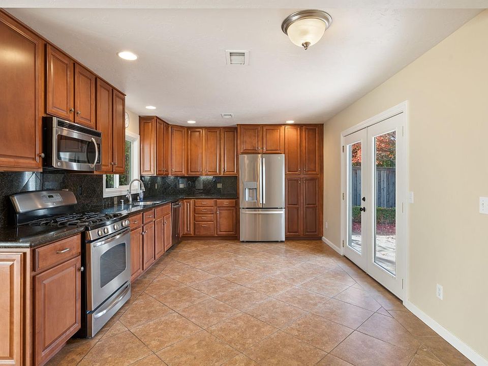 1st image of 824 Prince Avenue
