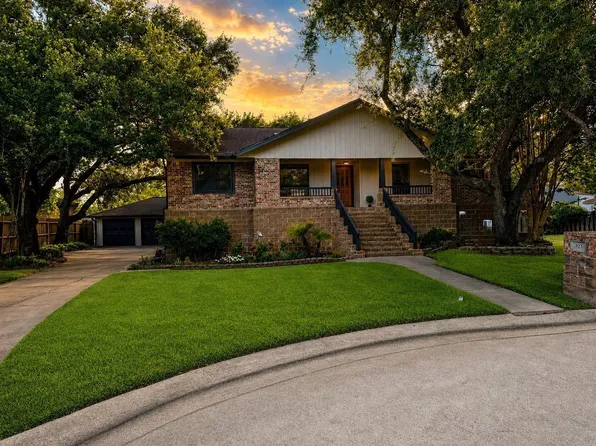 321 Empress Ln, League City, TX 77573