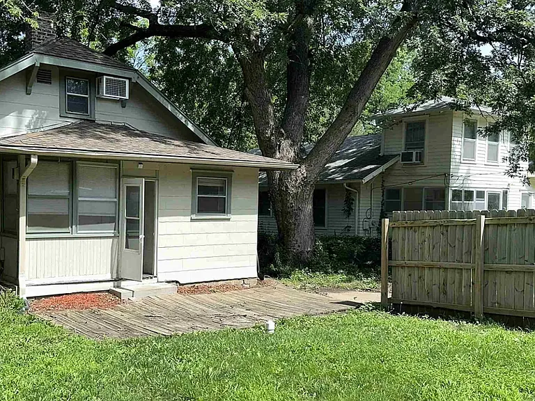 1213 SW Plass Ave — Photo 2