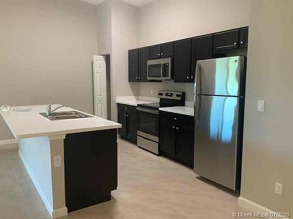 4th image of 1134 SW Swan Lake Cir