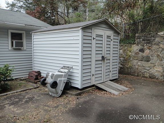 3rd image of 59 Meadow St