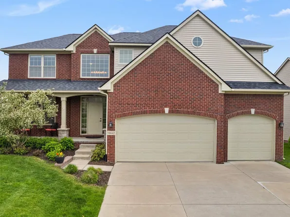 58642 Castle Ct, South Lyon, MI 48178