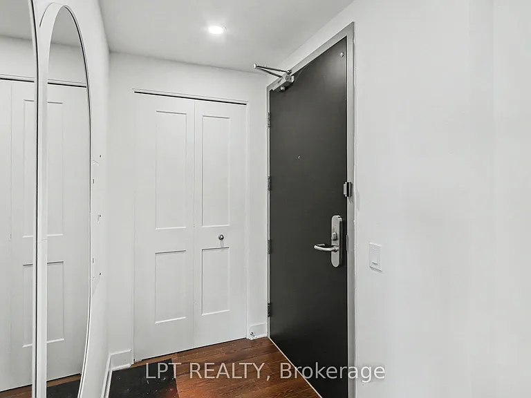180 George St #1705 — Photo 14