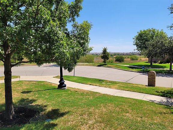 4th image of 926 Harbor Springs Dr
