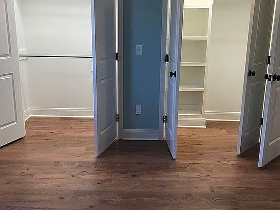 5th image of 1009 W 8th St