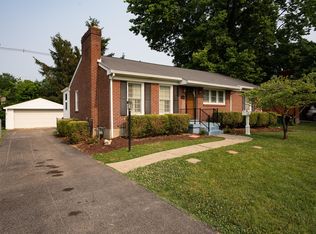 218 Bramton Rd, Bellewood, KY 40207