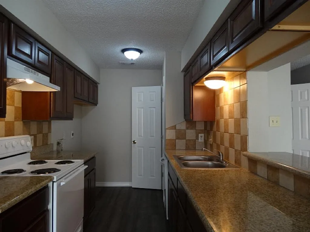 3 bed, 2.5 bath, 1786 sqft, $1,650 — Photo 3