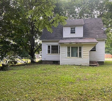 5th image of 18 Pierce Dr