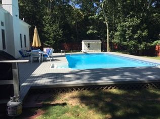 225 W Neck Rd, Southampton, NY 11968