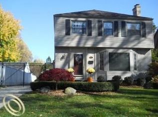 850 Lincoln Rd, Grosse Pointe, MI 48230