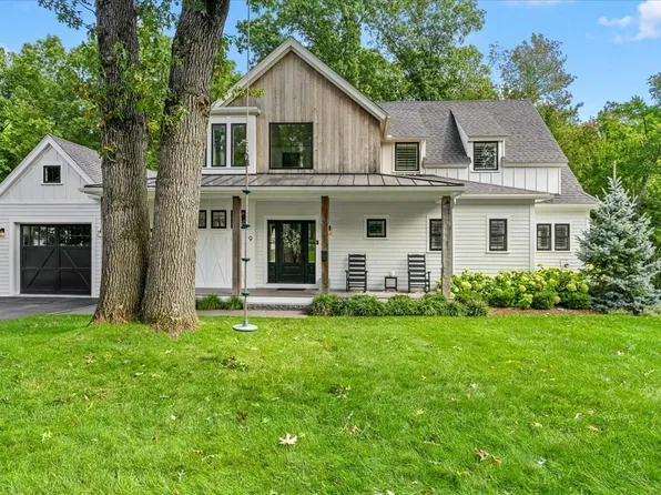 9 Pioneer Rd, Hingham, MA 02043