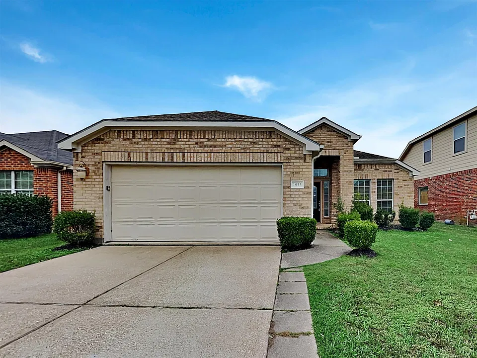 1835 Manor Dr