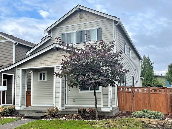 2nd image of 3439 Hera St NE