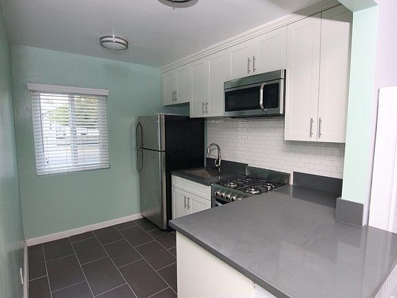4th image of 449 N Hoover St APT 5