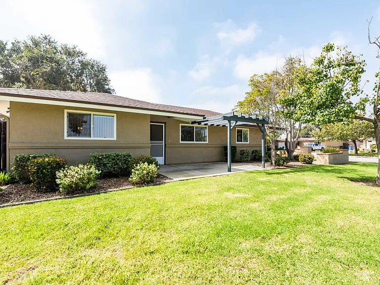Santa Cruz - Military Housing — Photo 13