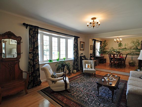 Enticing Living Room