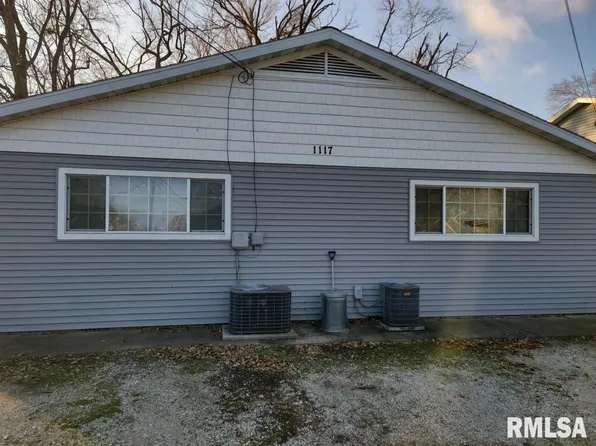 1117 Ann Eliza St, Pekin, IL 61554