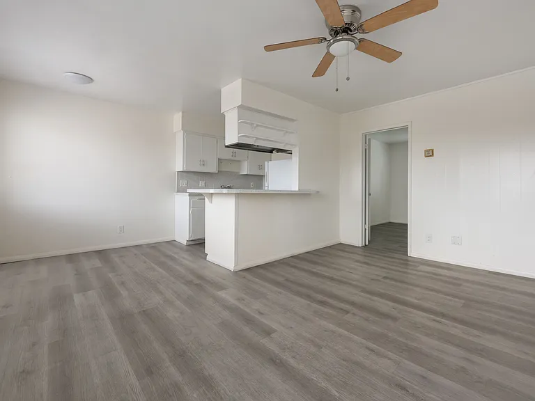 3877 Menlo Ave #7 — Photo 8