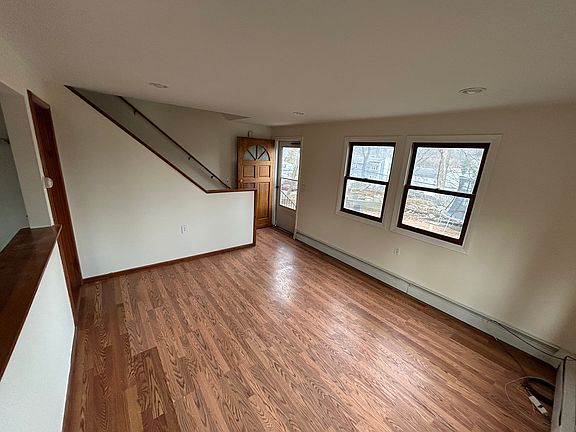 2nd image of 5 Woodlawn Ave #3