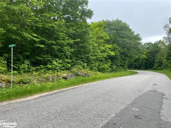 23 Ahmic Lake Rd, Magnetawan, ON P0A 1P0