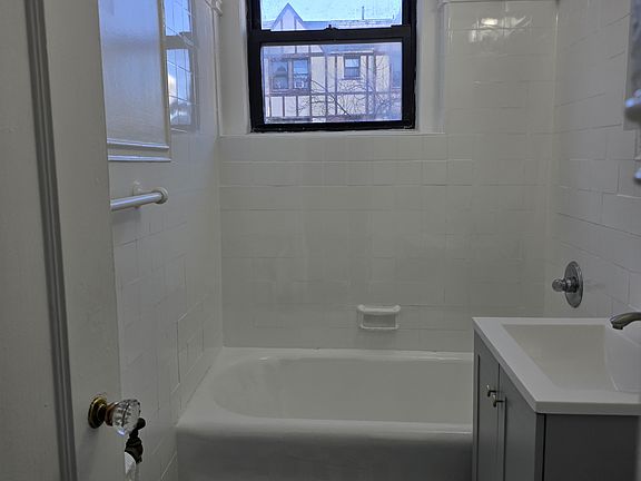 5th image of 9 Greenridge Ave APT 8C