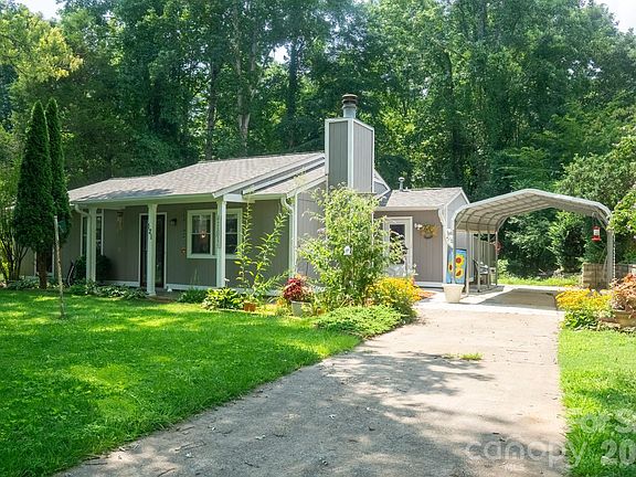 3rd image of 121 Wicklow Dr