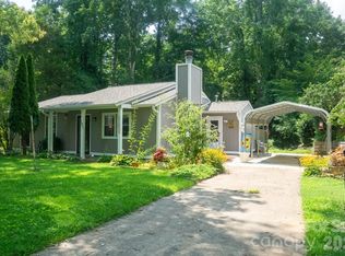 121 Wicklow Dr, Asheville, NC 28806