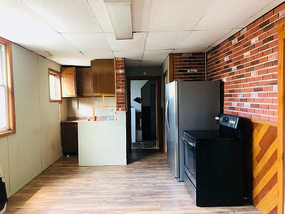 2nd image of 122 Jones St #2