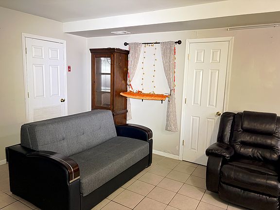 4th image of 265 College Dr #265