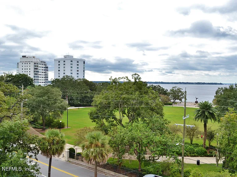 1661 Riverside Ave #412 — Photo 4