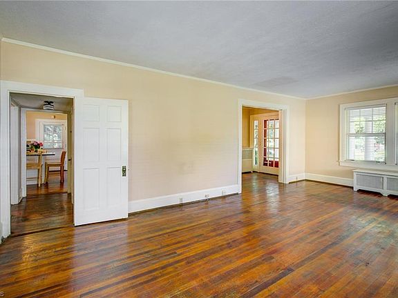 5th image of 306 W Bessemer Ave