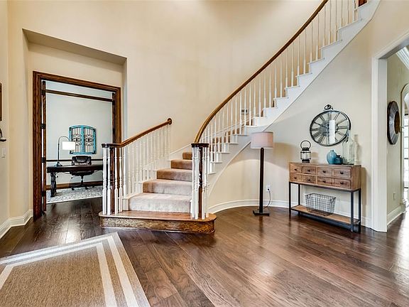 4th image of 3332 Oak Hollow Dr