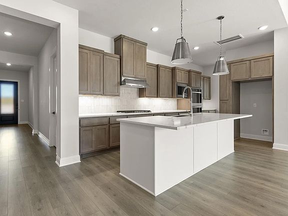 Brynlee II G kitchen